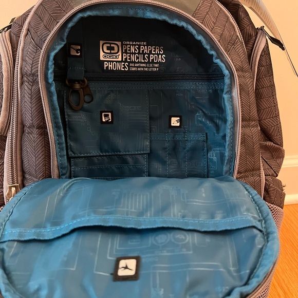 OGIO Carbon Padded laptop backpack - Picture 4 of 11